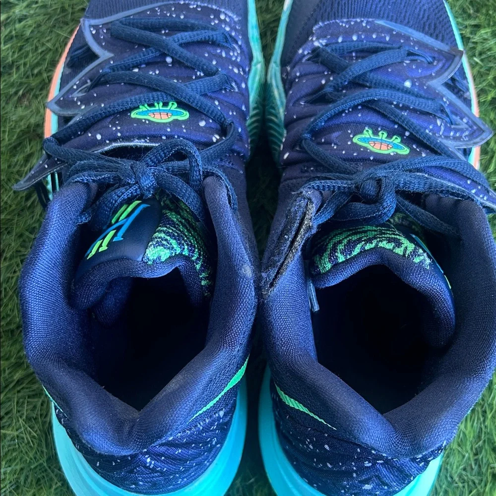 Nike‎ Men's Dark Blue and Bright Green Athletic Shoes